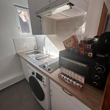 Home Up Pontoise Esterno foto