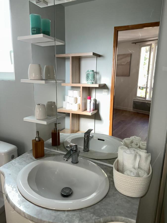 Home Up Pontoise Esterno foto