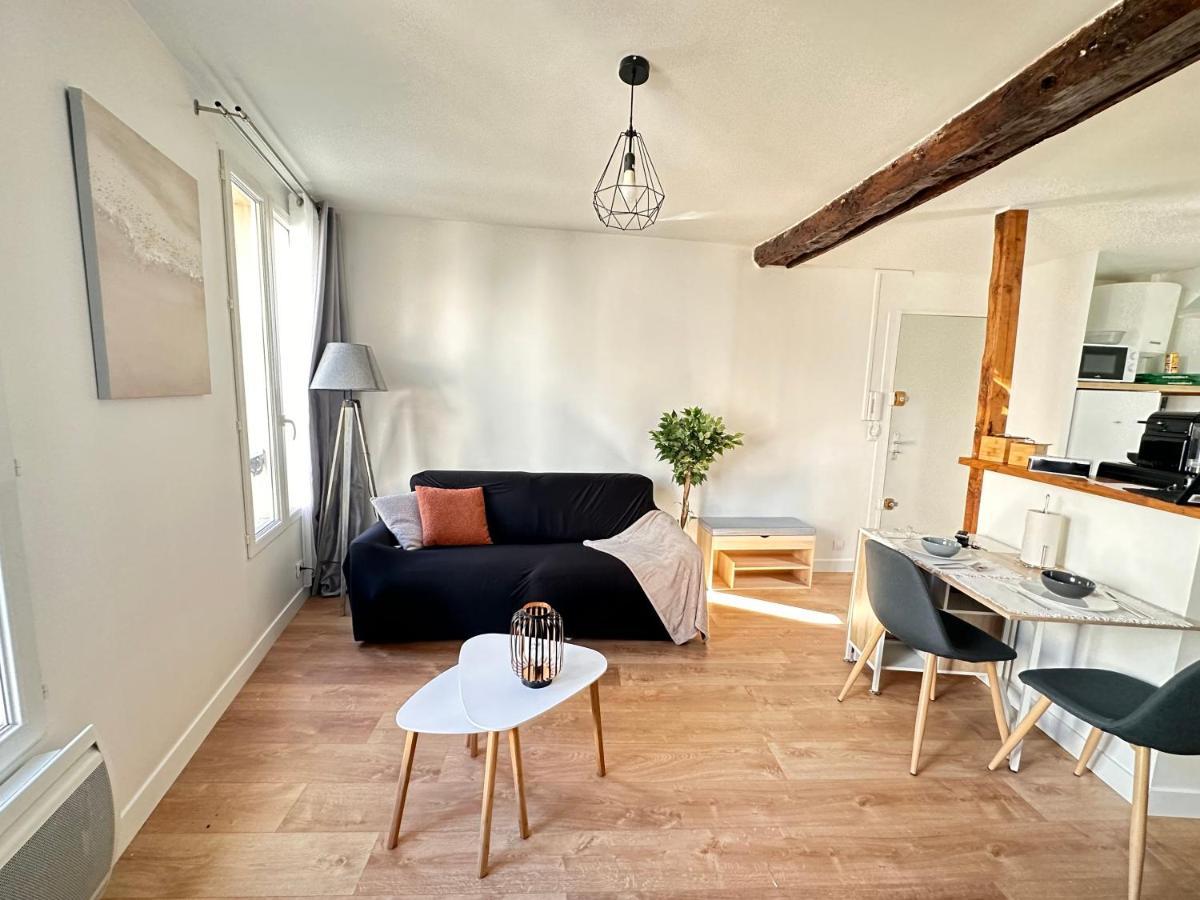 Home Up Pontoise Esterno foto